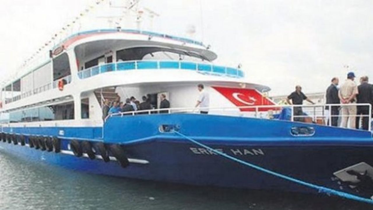 Adalar motorunda dehşet! Yolcuyu ikinci kat güvertesinden birinci kata attı