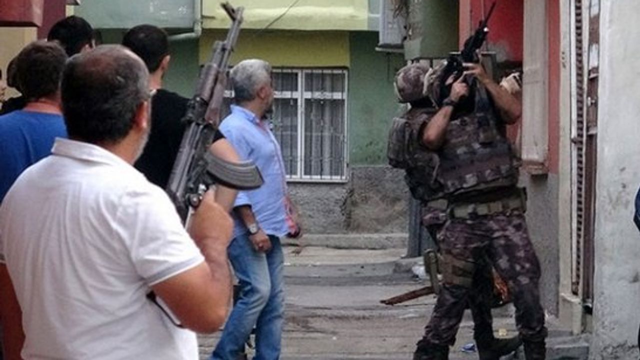 Adana'da sentetik uyuşturucu operasyonu: Çok sayıda gözaltı var