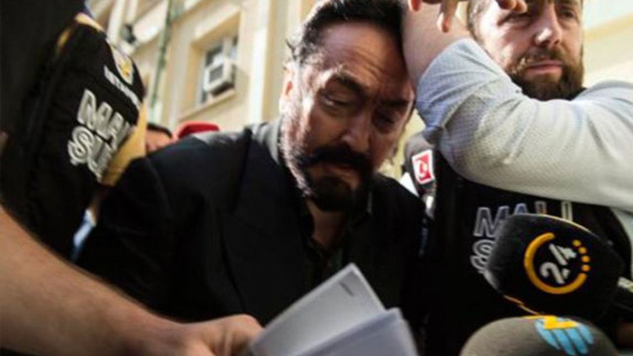 Adnan Oktar'ı tehdit eden polis gözaltına alındı!