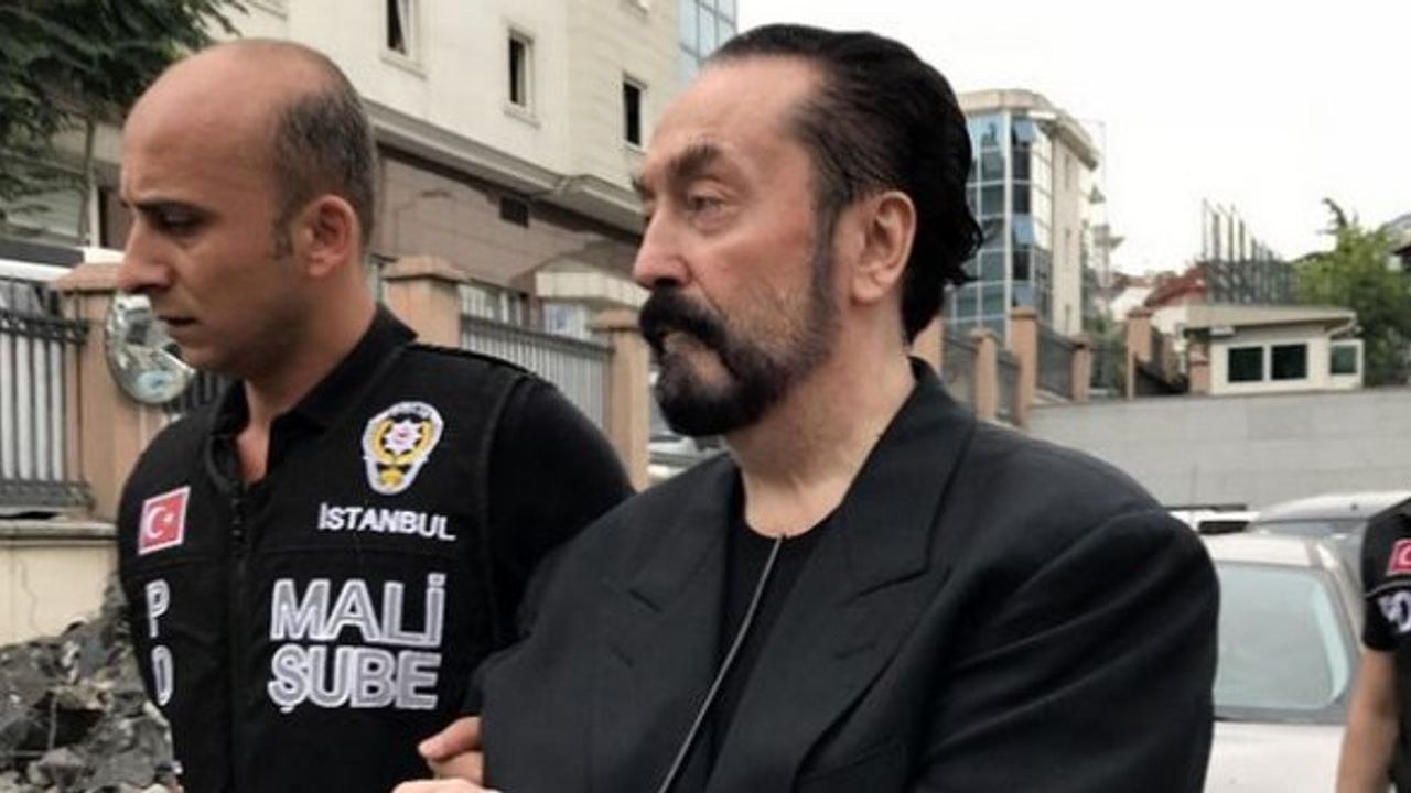 Adnan Oktar ziyaretçileriyle ilk kapalı görüşünü yaptı