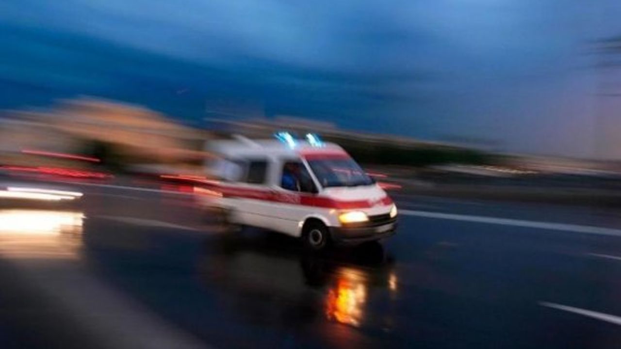 Ambulans çamur sıçrattı diye şehir eşkıyası sağlık çalışanlarına saldırdı