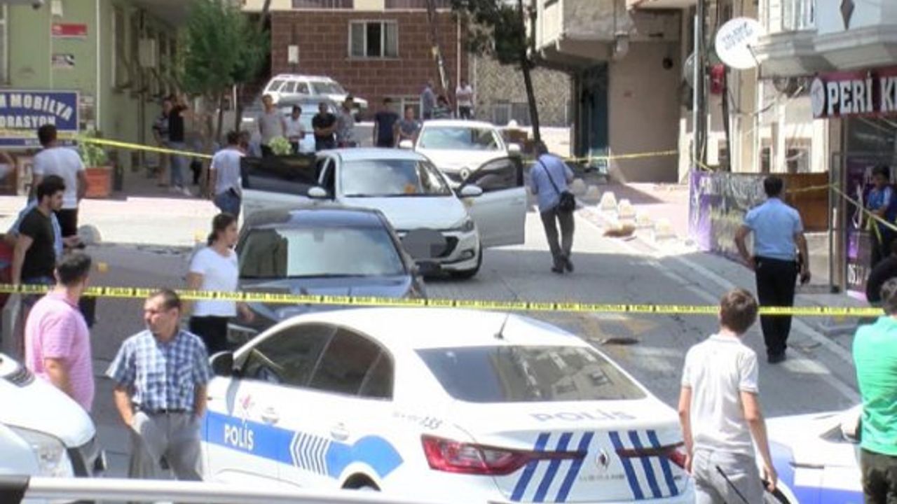 Esenyurt'ta sivil polis ekibine silahlı saldırı!