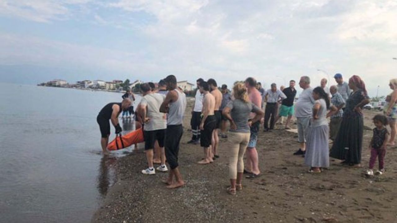 Görenler şok geçirdi! Denizde erkek cesedi bulundu...