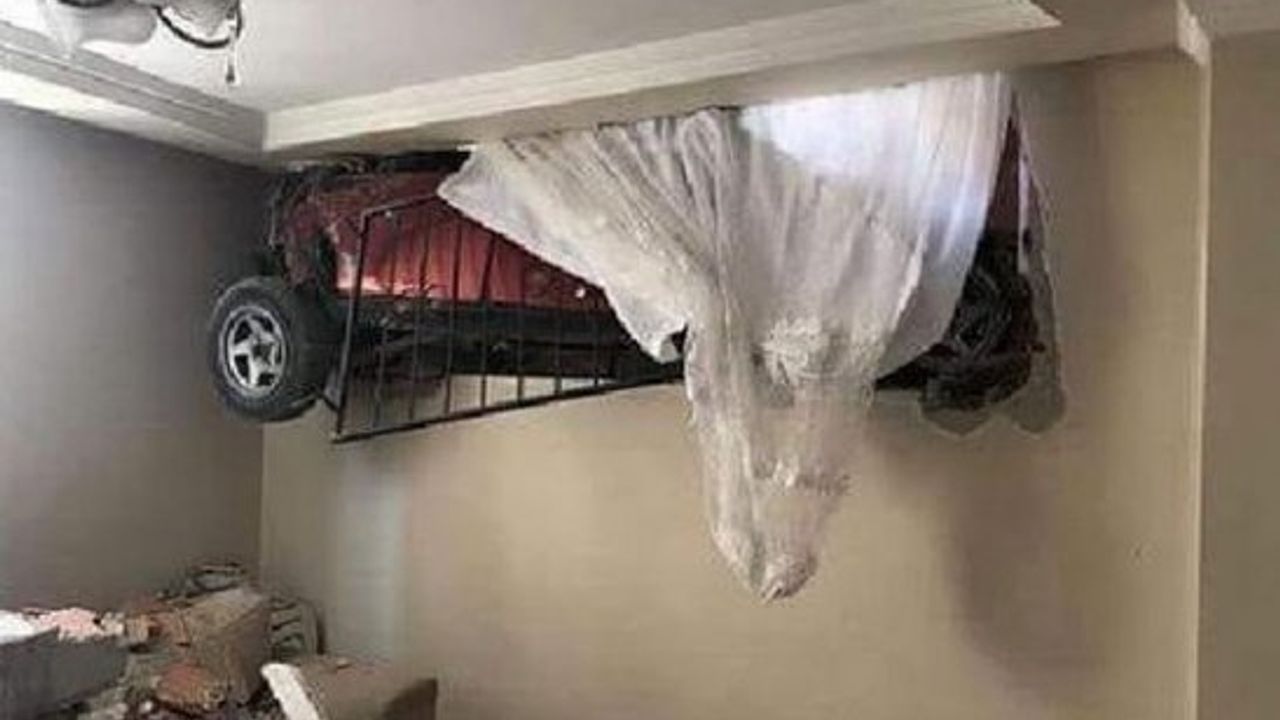 İzmir'de ilginç olay: Otomobil eve girdi