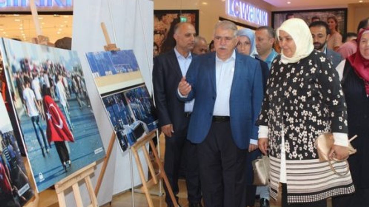 Onikişubat Belediyesi Ve Anadolu Ajansı 15 Temmuz Demokrasinin zaferi fotoğraf sergisi düzenledi