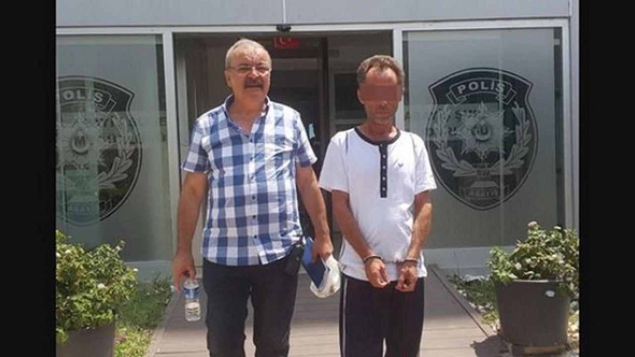 Otomobil hırsızı kırmızı ışıkta yakayı ele verdi