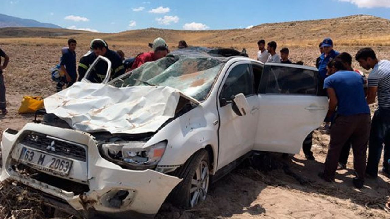 Aksaray'da feci kaza! kontrolden çıkan araç takla attı: 5 yaralı