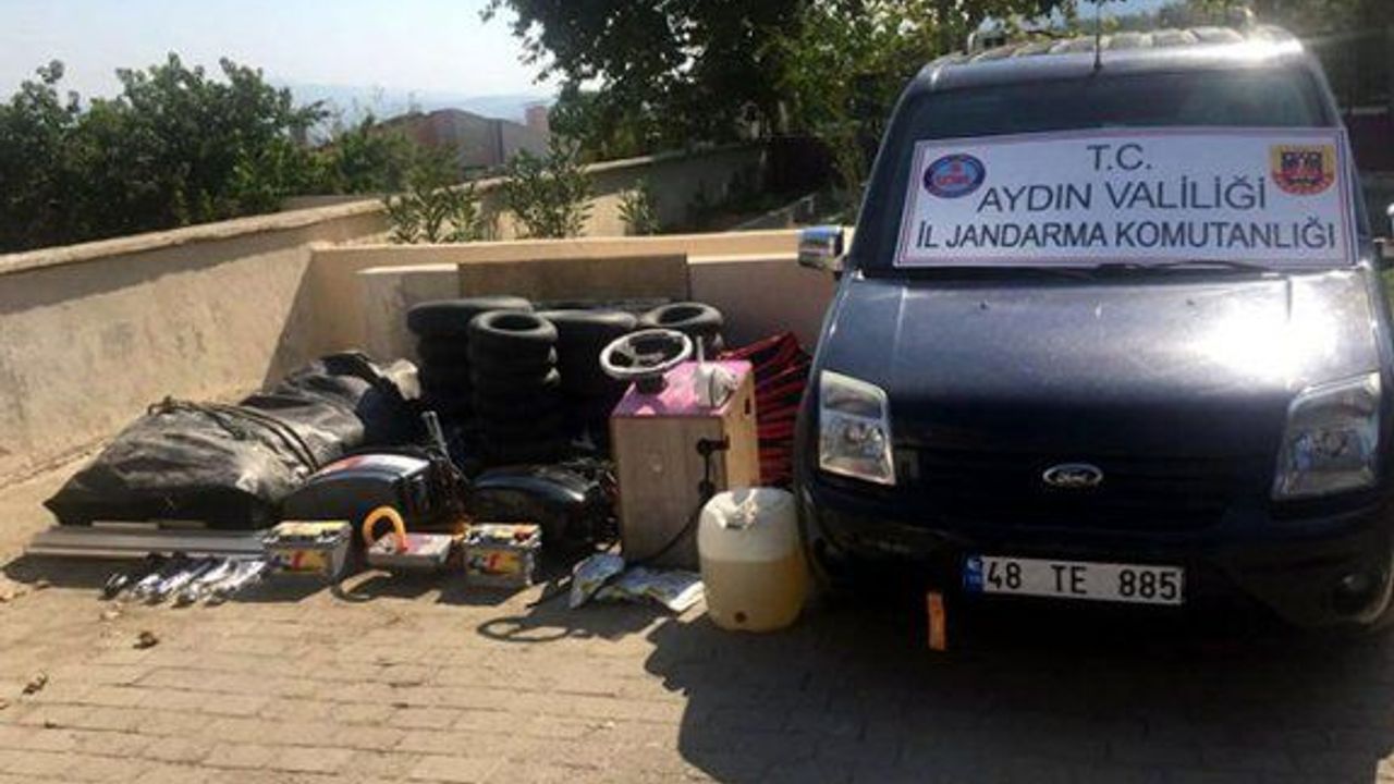 Araçtan çıkanlar şoke etti! Göçmen kaçakçılığında kullanılan malzemeler çıktı