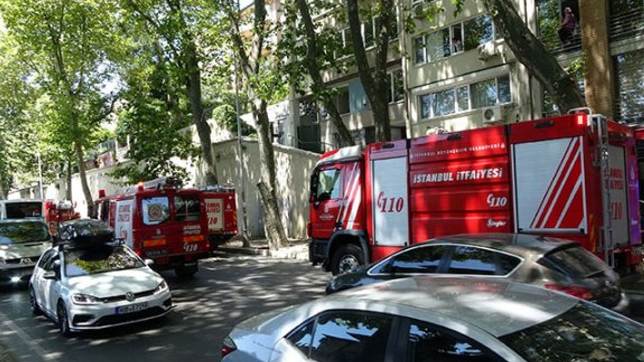 Beşiktaş'ta yangın paniği! 6 katlı bir binanın 5'inci katında yangın çıktı