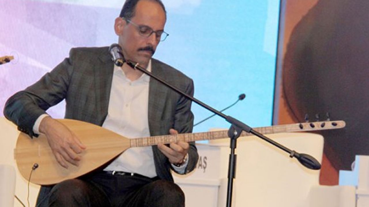 Cumhurbaşkanlığı Sözcüsü İbrahim Kalın, Festivalde saz çalıp türkü söyledi