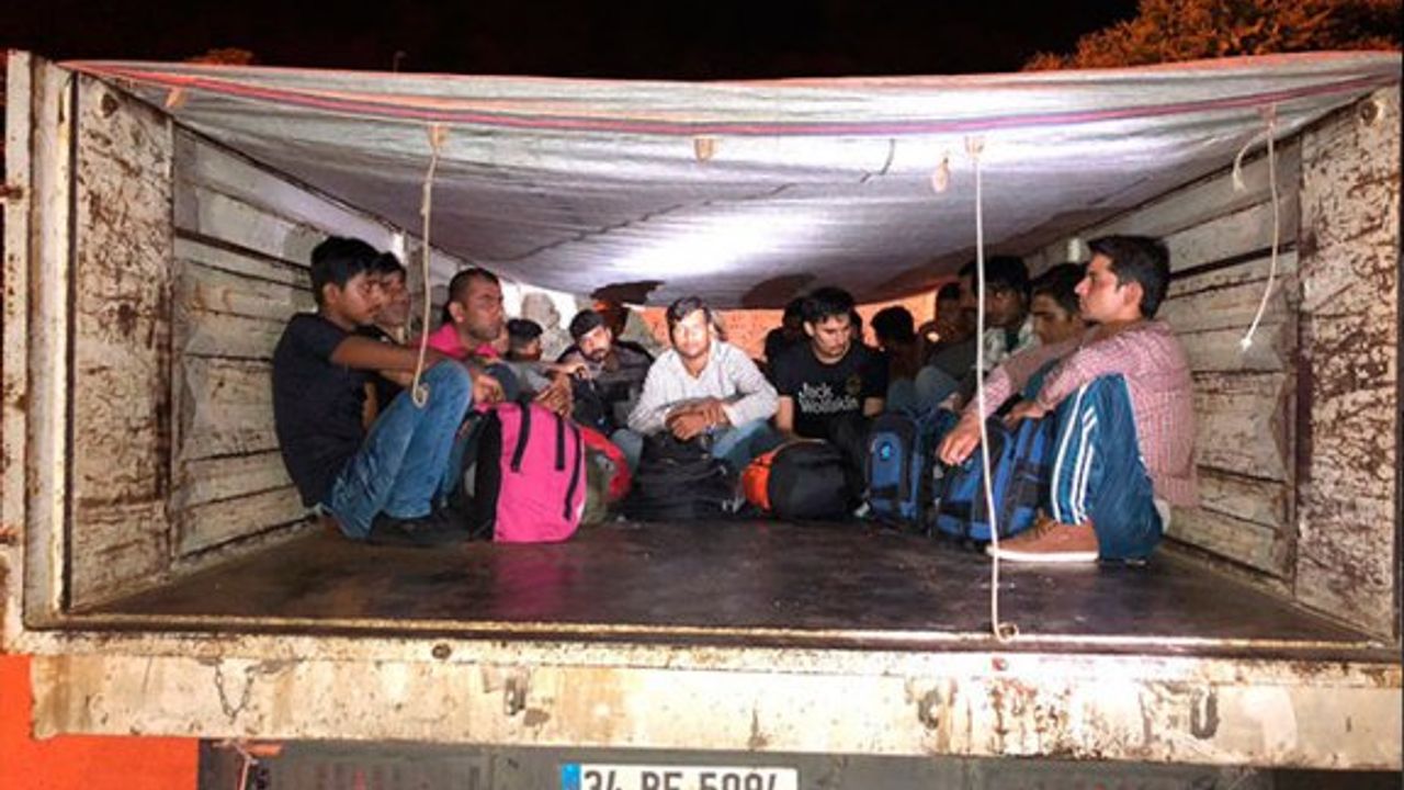 Gaziosmanpaşa'da ilginç olay! Polisler hırsızlık ihbarına gitti, kaçak göçmen yakaladı...