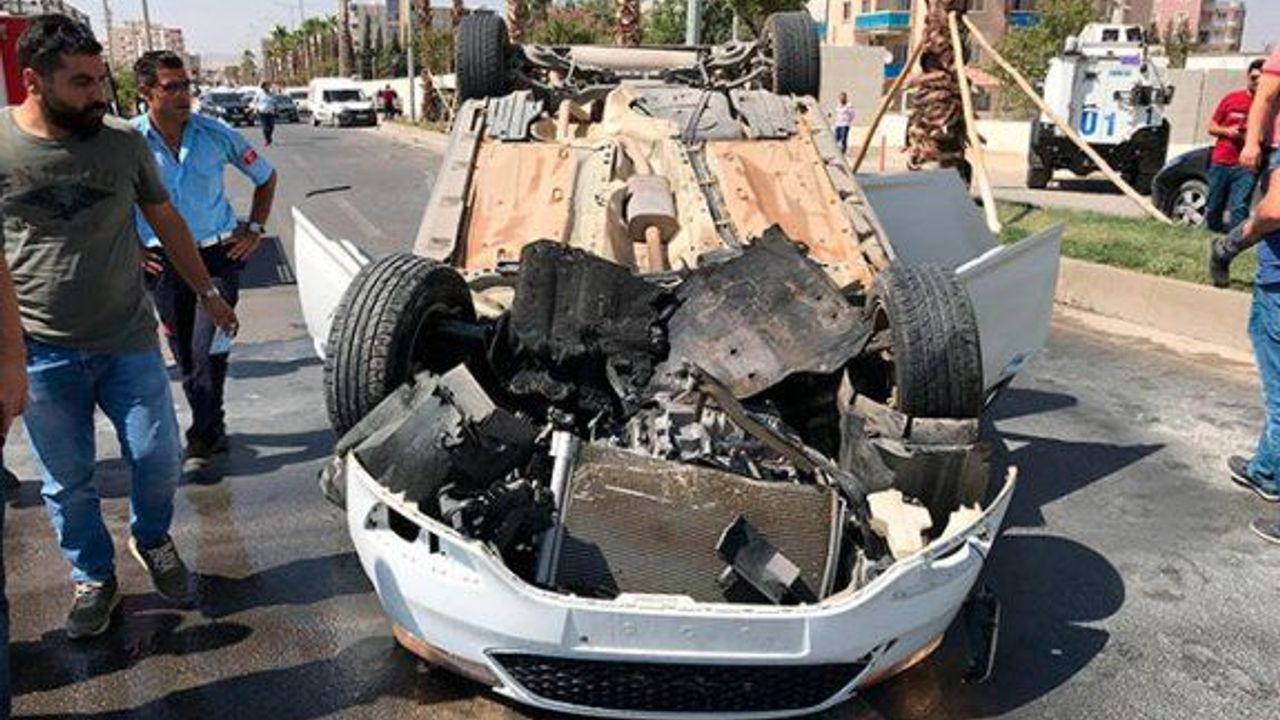 Nusaybin'de takla atan otomobil cayır cayır yandı: 3 yaralı