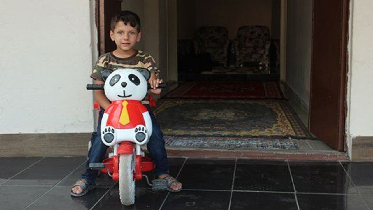 Sokakta oynarken işitme cihazı çalınmıştı, dernek yardımına yetişti!