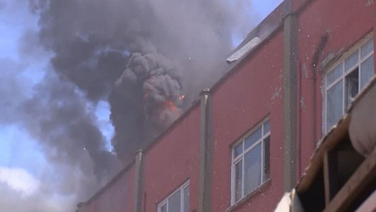 Zeytinburnu'nda sanayi sitesinde yangın paniği!