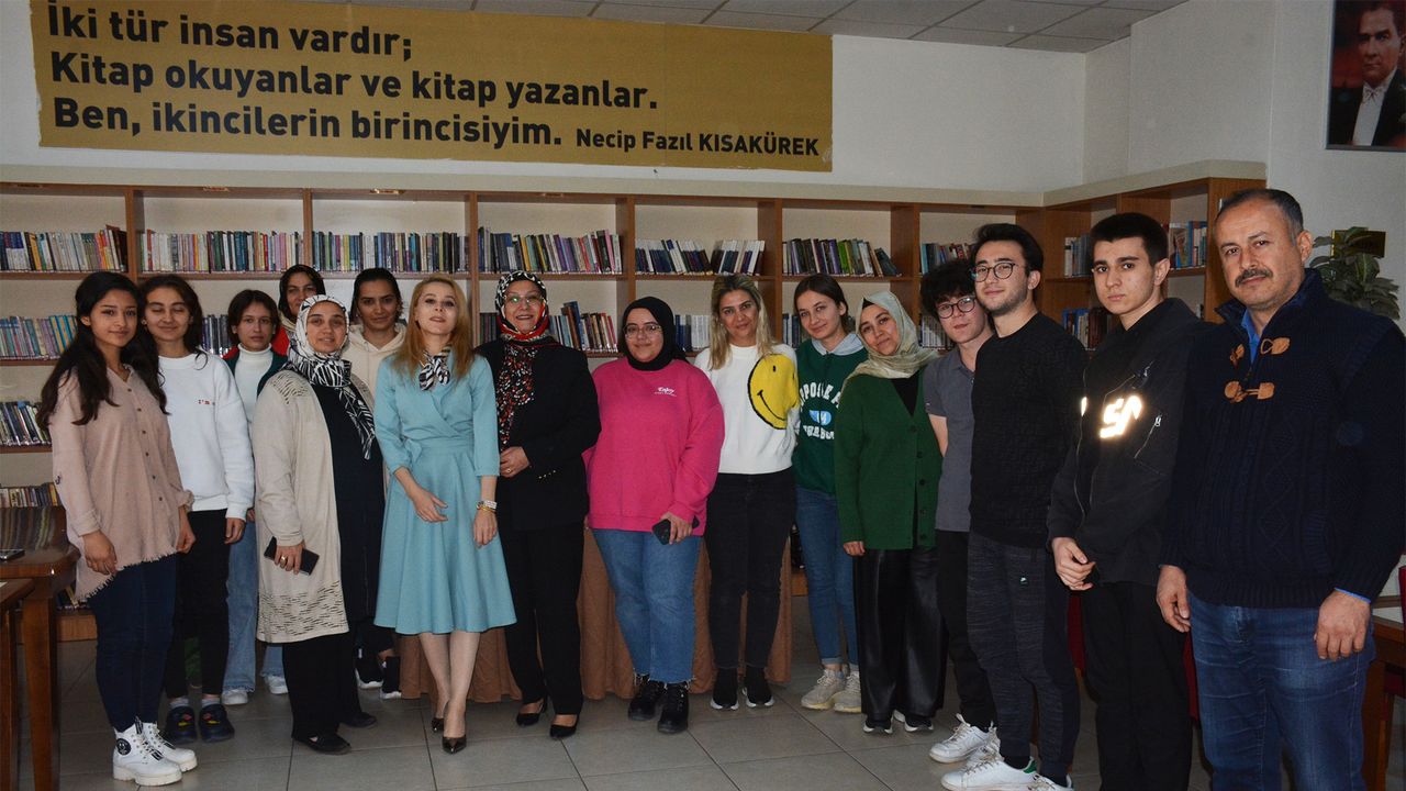 Kahramanmaraş'ta Usta Kalemler Kütüphane Söyleşileri’nde Okurlara Seslendi