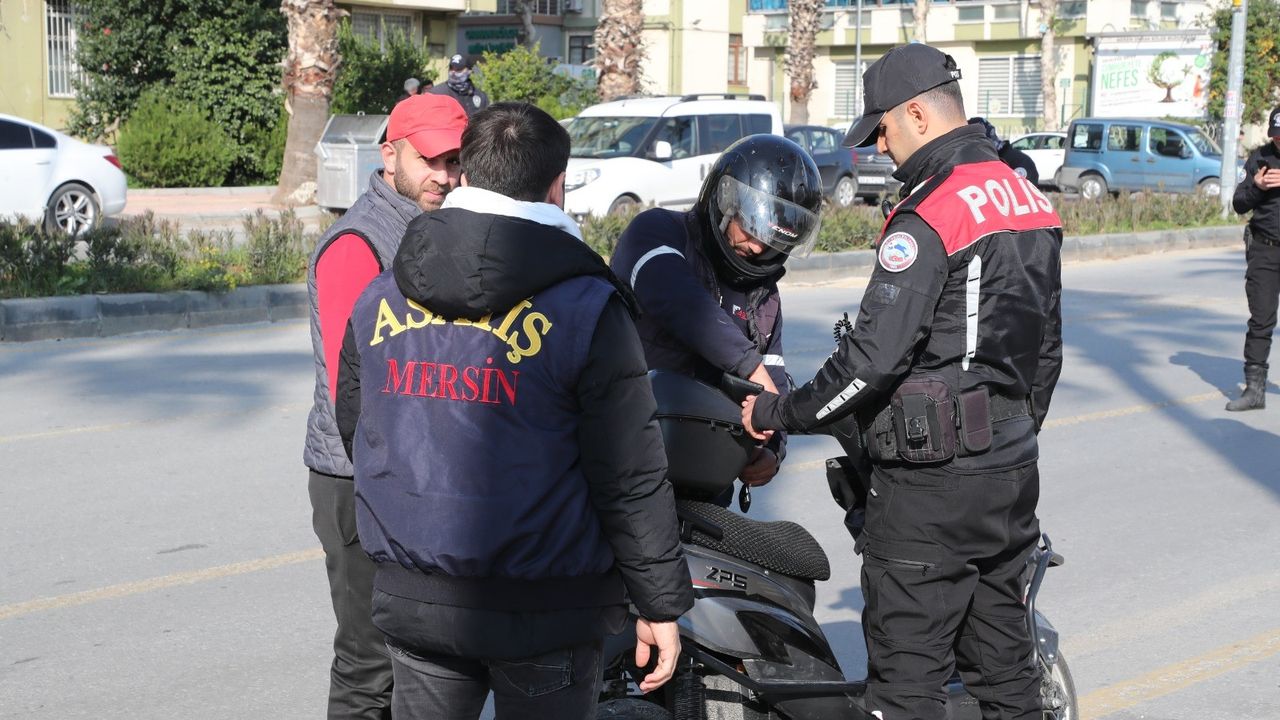 Polis ekiplerinden şok uygulama: 8 çalıntı motosiklet ele geçirildi