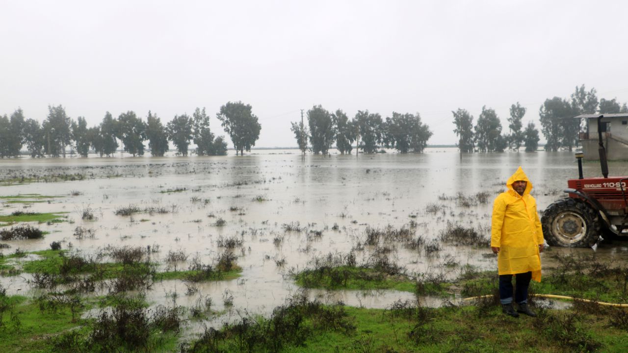 Aşırı yağış nedeniyle Amik Ovası sular altında kaldı