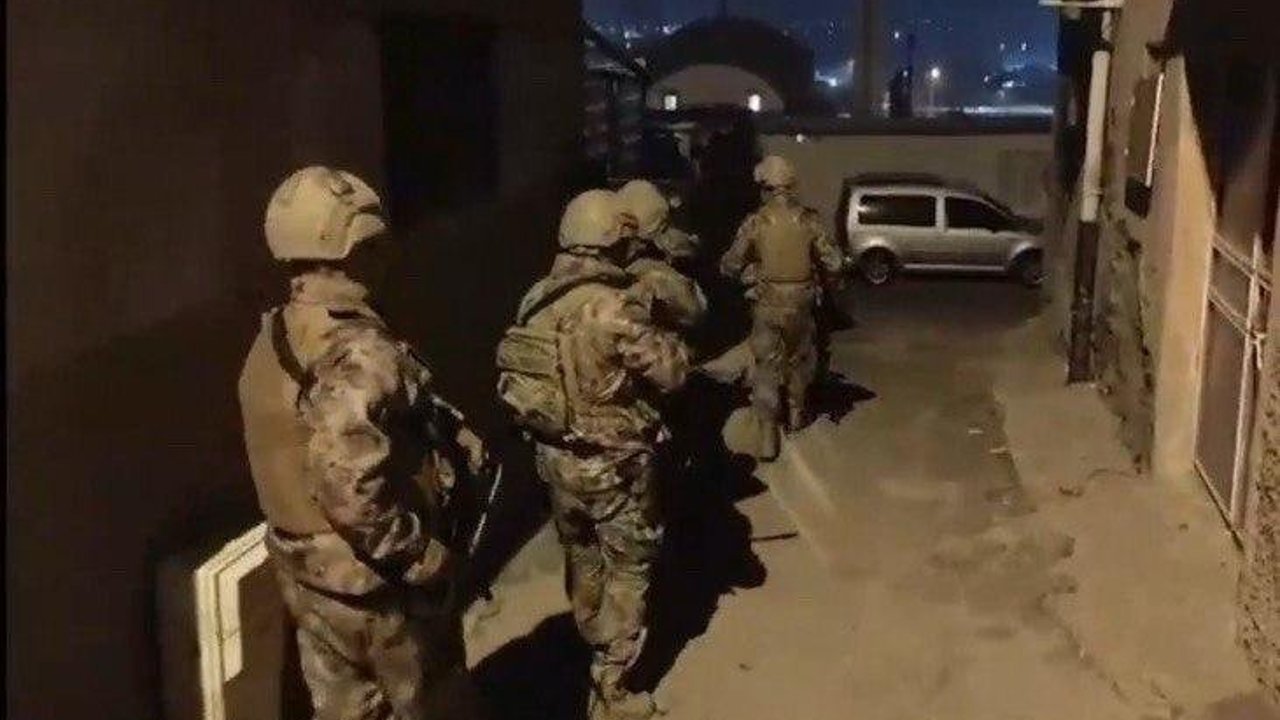 Pazarcık’ta Uyuşturucu Operasyonu: 8 Gözaltı