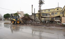 Odun Ambarları ve Küçük Sanayi Sitesi Hafriyat Atıklarından Temizleniyor
