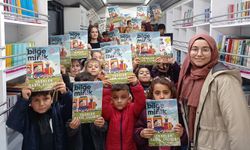 Büyükşehir’in Mobil Çocuk Kütüphanesi Ziyaretlerini Sürdürüyor