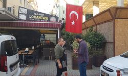 Türk bayrağını bıçakla kesen şüpheli tutuklandı!