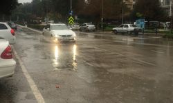Adana’da yağış etkili olmaya başladı
