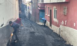 DULKADİROĞLU BELEDİYESİ DURAKLI MAHALLESİ’NDE ASFALT ÇALIŞMALARINI SÜRDÜRÜYOR