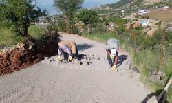 DULKADİROĞLU’NDA YOL, ASFALT VE PARKE SEFERBERLİĞİ