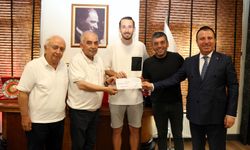 BAŞKAN NARLI’DAN GOL KRALI AYKUT ÇİFT’E ÖZEL ÖDÜL!