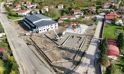 Gençlik merkezi ve futbol sahasında incelemelerde bulunuldu