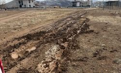 Elbistan’da Vatandaşlardan Çamur Tepkisi