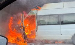 Kahramanmaraş’ta Seyir Halindeki Minibüs Alev Topuna Döndü