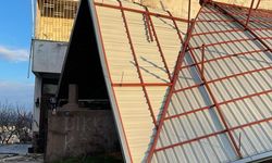 Kahramanmaraş’ta Rüzgar Çatıyı Uçurdu, Yüksek Gerilim Hattı Patladı