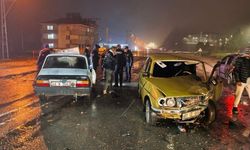 Tünelde Faciadan Dönüldü, Üniversite Yolunda Kaza: 2 Yaralı