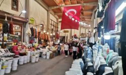 Kahramanmaraş’ta Tarihi Çarşıda Yoğunluk, Evlerde Tatlı Telaşı