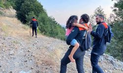 Kahramanmaraş’ta Araçta Mahsur Kalan Baba Ve Kızı Kurtarıldı