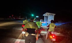 Kahramanmaraş’ta Jandarmadan Motosiklet Sürücülerine Reflektif Yelek Desteği