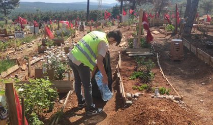 Kahramanmaraş'ta Kurban Bayramı nedeniyle mezarlıklar temizleniyor!