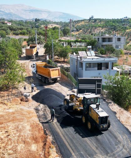 Dulkadiroğlu’nda Sıcak Asfalt Çalışmalarıyla Devam Ediyor