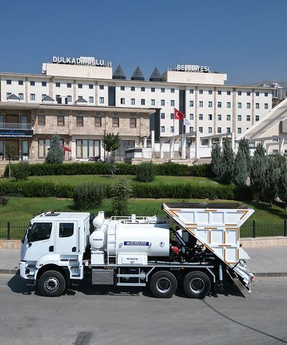 Dulkadiroğlu Belediyesine, Yeni Sathi Kaplama Aracı Eklendi