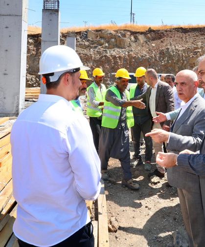 Kirişci ve Toptaş, Kale Gençlik Merkezi inşaatında incelemelerde bulundu