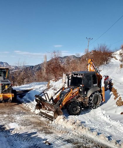 Onikişubat Belediyesi’nden kırsalda kesintisiz ulaşım için 7/24 karla mücadele