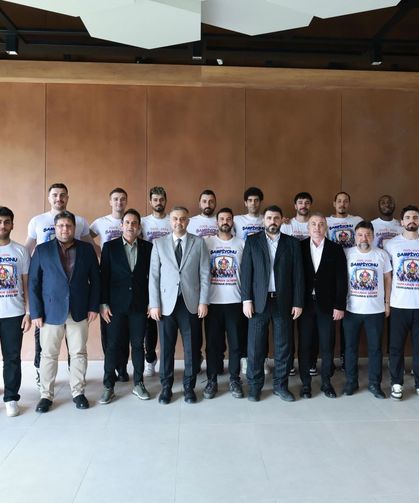 Başkan Toptaş, Efeler Ligi’ne yükselen Onikişubat Belediye Spor ile şampiyonluk yemeğinde buluştu