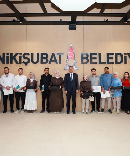 Onikişubat Belediyesi’nin Evlilik Okulu’nu Tamamlayan İlk 50 Çift Sertifikalarını Aldı