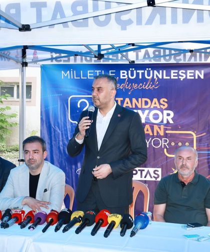 Başkan Toptaş Önce Aşure Dağıttı, Sonra Vatandaşların Sorularını Yanıtladı