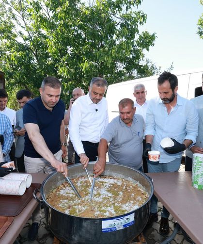 Başkan Toptaş, Dönüklü Mahallesi sakinleriyle aşure sofrasında buluştu