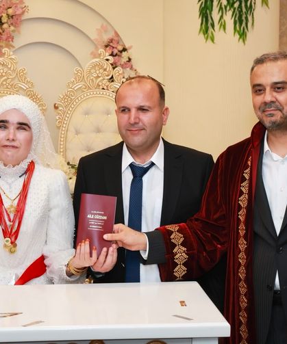 Kahramanmaraş’ta sevgi engel tanımadı: Doğuştan görme engelli iki öğretmen hayatlarını birleştirdi