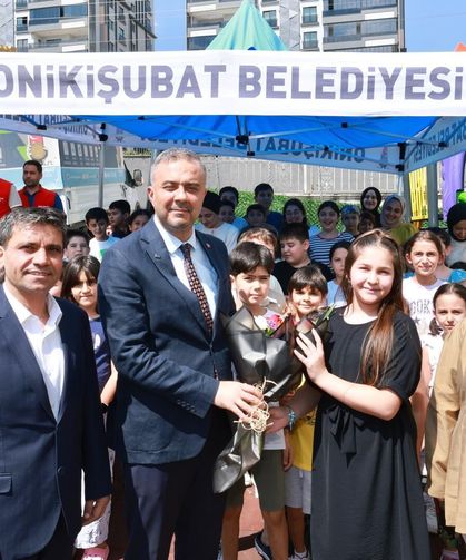 Başkan Toptaş, minik öğrencilerin davetine kayıtsız kalmadı