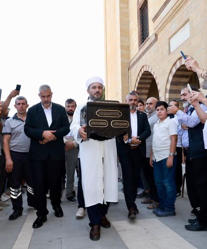 Kâbe Örtüleri ve Mukaddes Emanetler Onikişubat’ta ziyarete açıldı