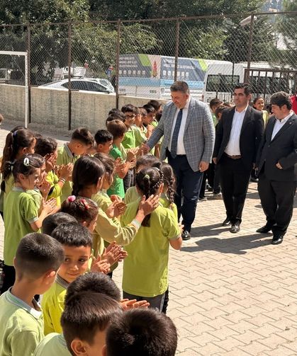 Onikişubat Belediyesi’nden kırsal mahallelerdeki 8 bin öğrenciye kırtasiye seti desteği